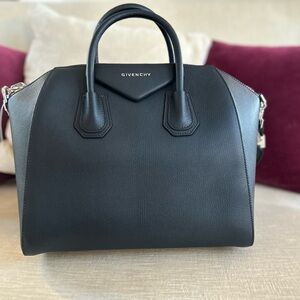 Givenchy Medium Antigona black bag in grained leather-NWT